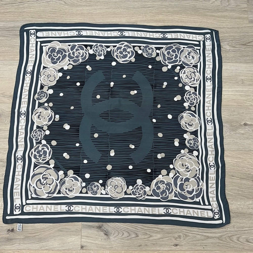 CHANEL SILK SCARF. USED. AUTHENTIC. IN GOOD NEW CONDITION.